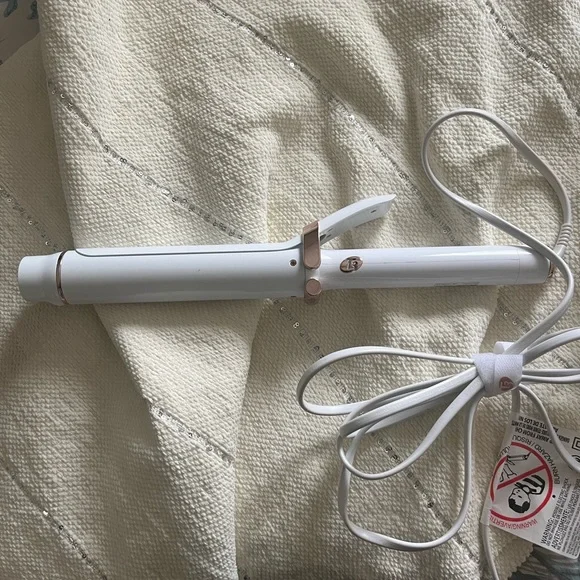 T3 White Curling Iron with Rose Gold Accents - Picture 3 of 5
